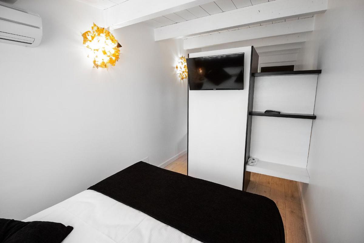 Hotel La Compagnia Del Viaggiatore Л'Акуила Экстерьер фото