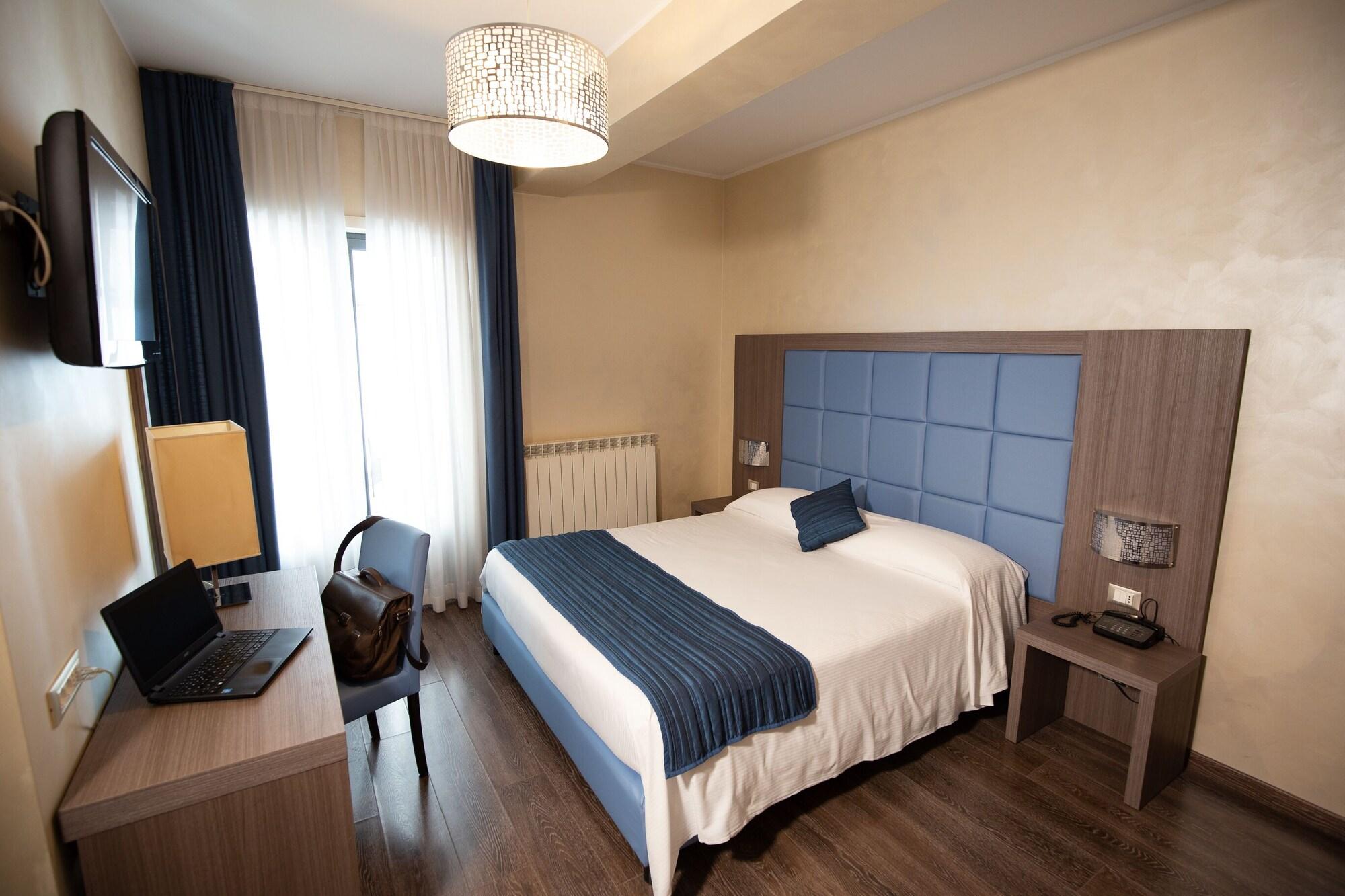 Hotel La Compagnia Del Viaggiatore Л'Акуила Экстерьер фото