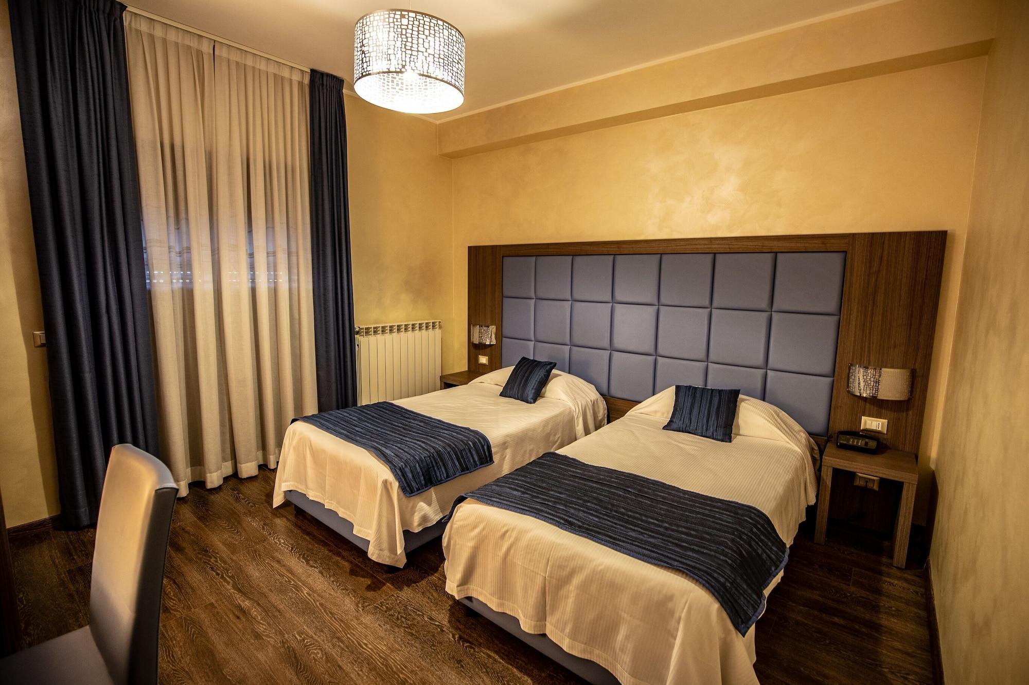 Hotel La Compagnia Del Viaggiatore Л'Акуила Экстерьер фото