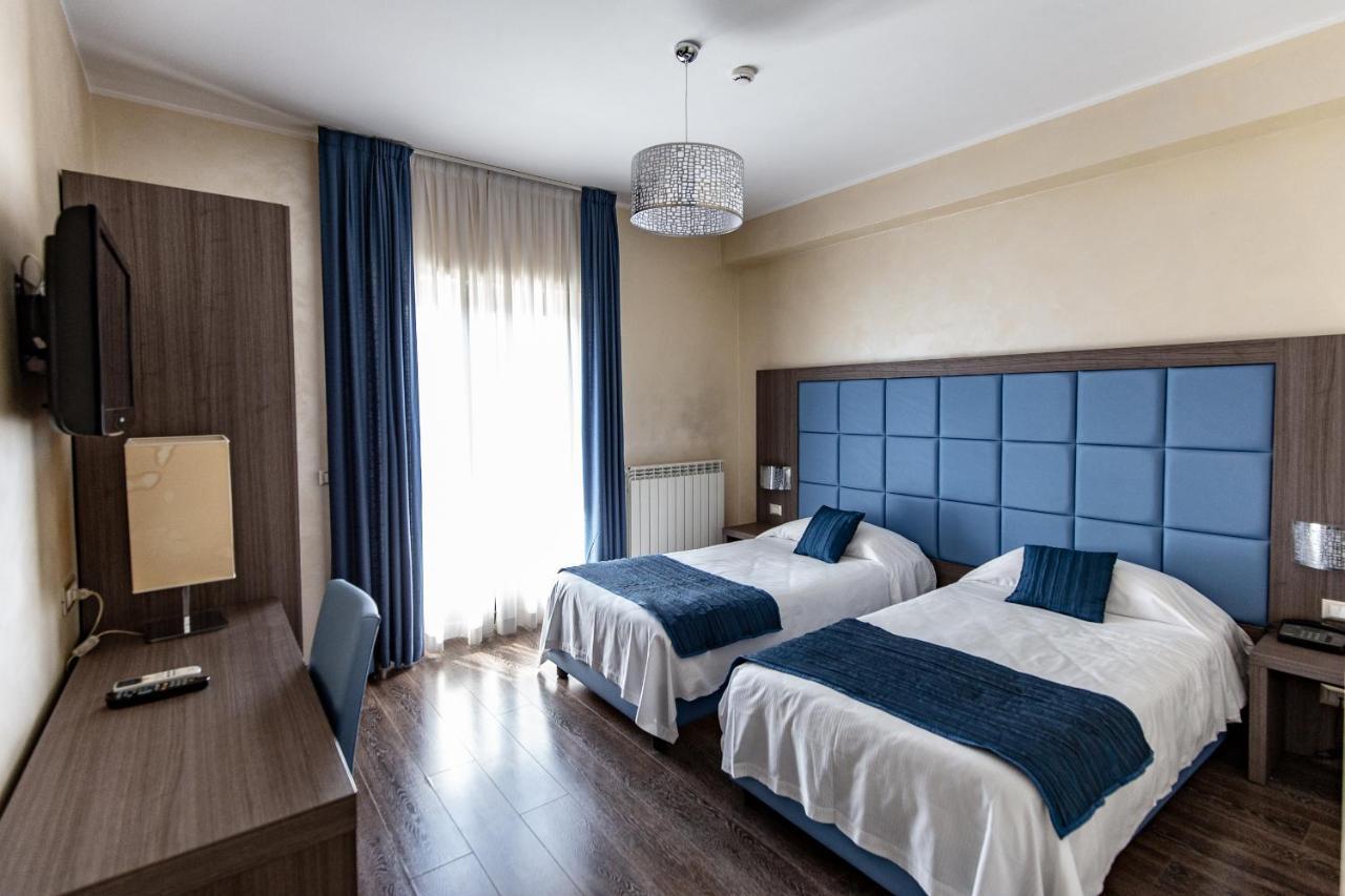 Hotel La Compagnia Del Viaggiatore Л'Акуила Экстерьер фото