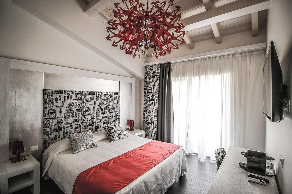 Hotel La Compagnia Del Viaggiatore Л'Акуила Экстерьер фото